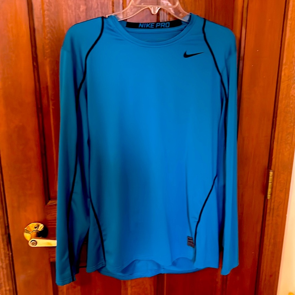 Nike men’s pro long sleeve size Med